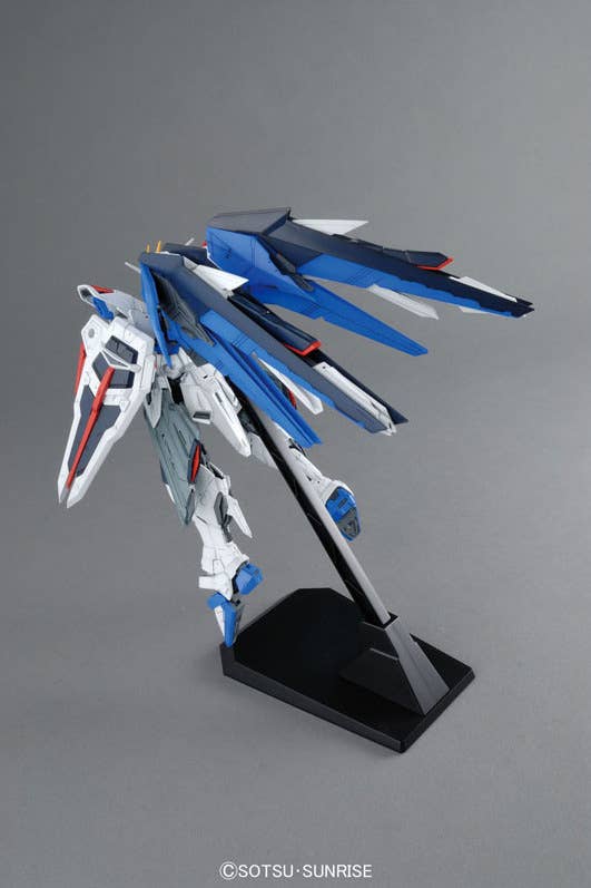 MG 1/100 FREEDOM GUNDAM Ver.2.0